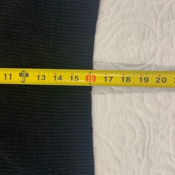 Woman’s Express Sweater Black Size medium Pre-Owned - Picture 8 of 10